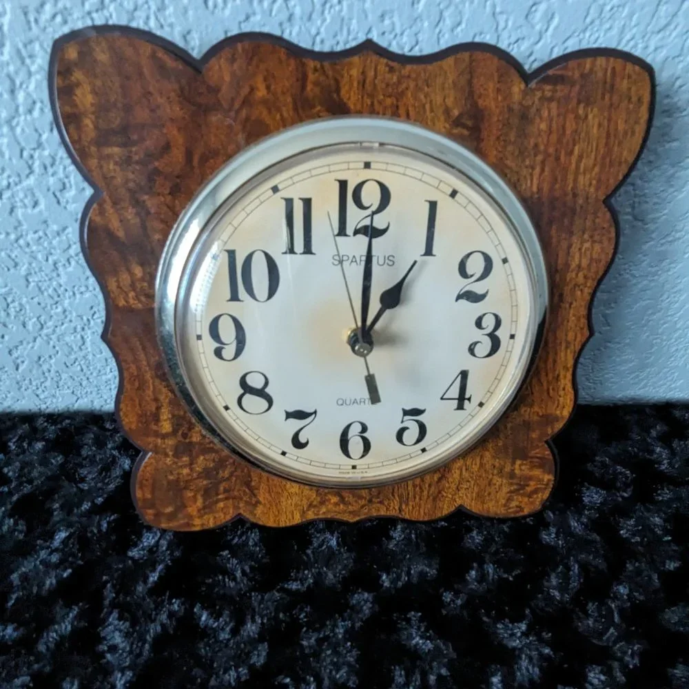 Vintage Spartus Quartz Faux Wood Wall Clock